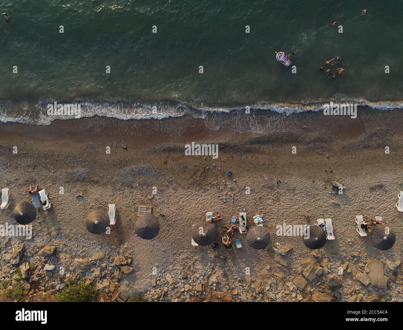 drone foto di luogo esotico mytikas spiaggia a preveza, grecia, epiro, Foto Stock