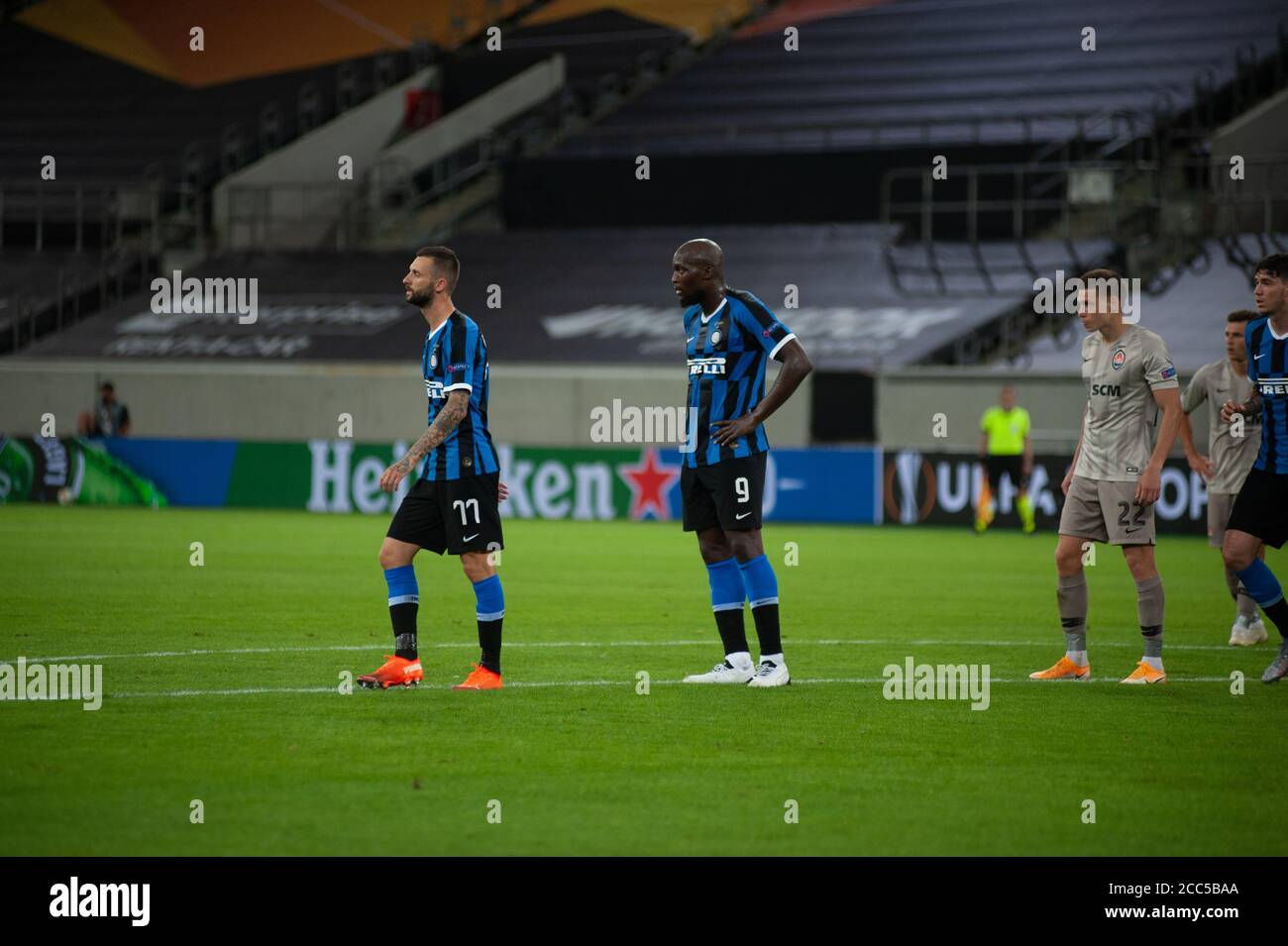 DUSSELDORF, GERMANIA - 17 AGOSTO 2020: I giocatori di Inter Milan che  durano la partita di calcio della UEFA Europa League Shakhtar vs Inter su  Esprit sono Foto stock - Alamy