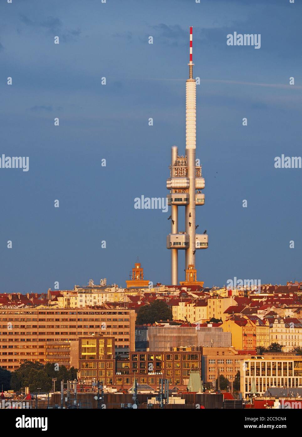 iron guardò torre a Zizkovl, Praga, repubblica Ceca Foto Stock