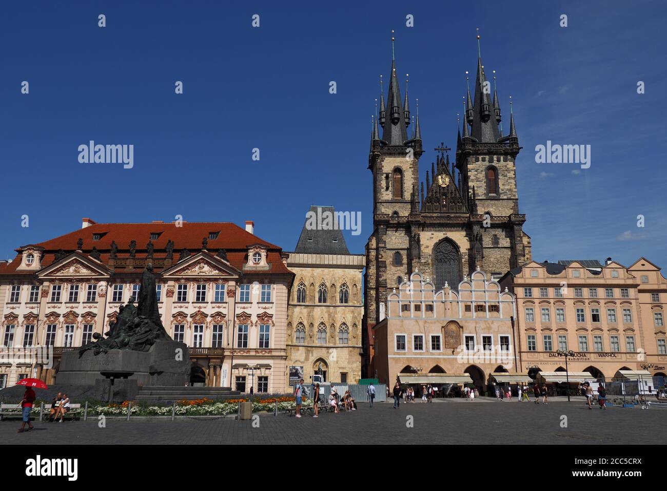 Piazza della Città Vecchia a Prag con il monumento a Jan Hus, praga, Repubblica Ceca Foto Stock