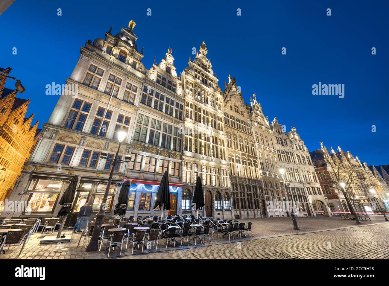 Grote Markt di Anversa, Belgio al crepuscolo. Foto Stock