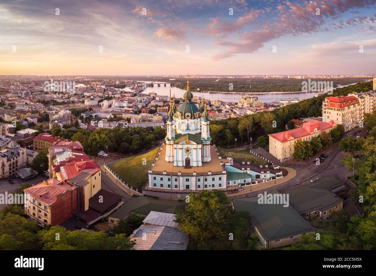 Veduta aerea della chiesa di Sant'Andrea a Kiev, Ucraina Foto Stock