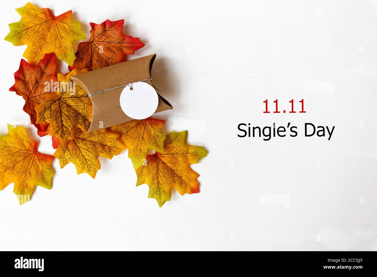 Single's giorno vendita concetto di Cina, 11.11. La confezione regalo e testo 11.11 single's giorno di vendita con backgroung bianco Foto Stock