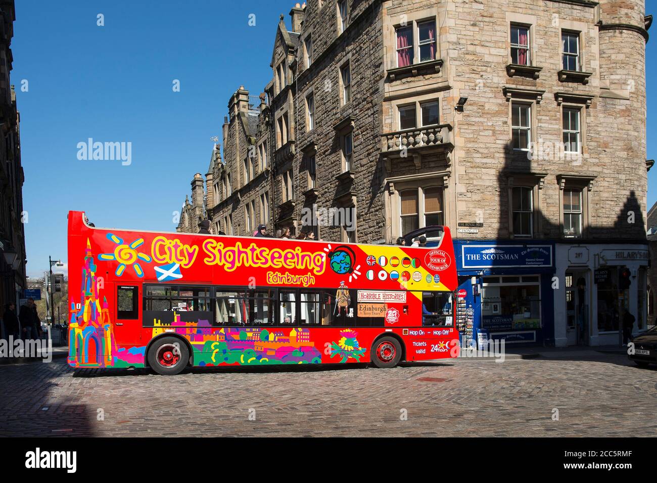 Autobus turistico scoperto nella città di Edimburgo, Scozia. Foto Stock