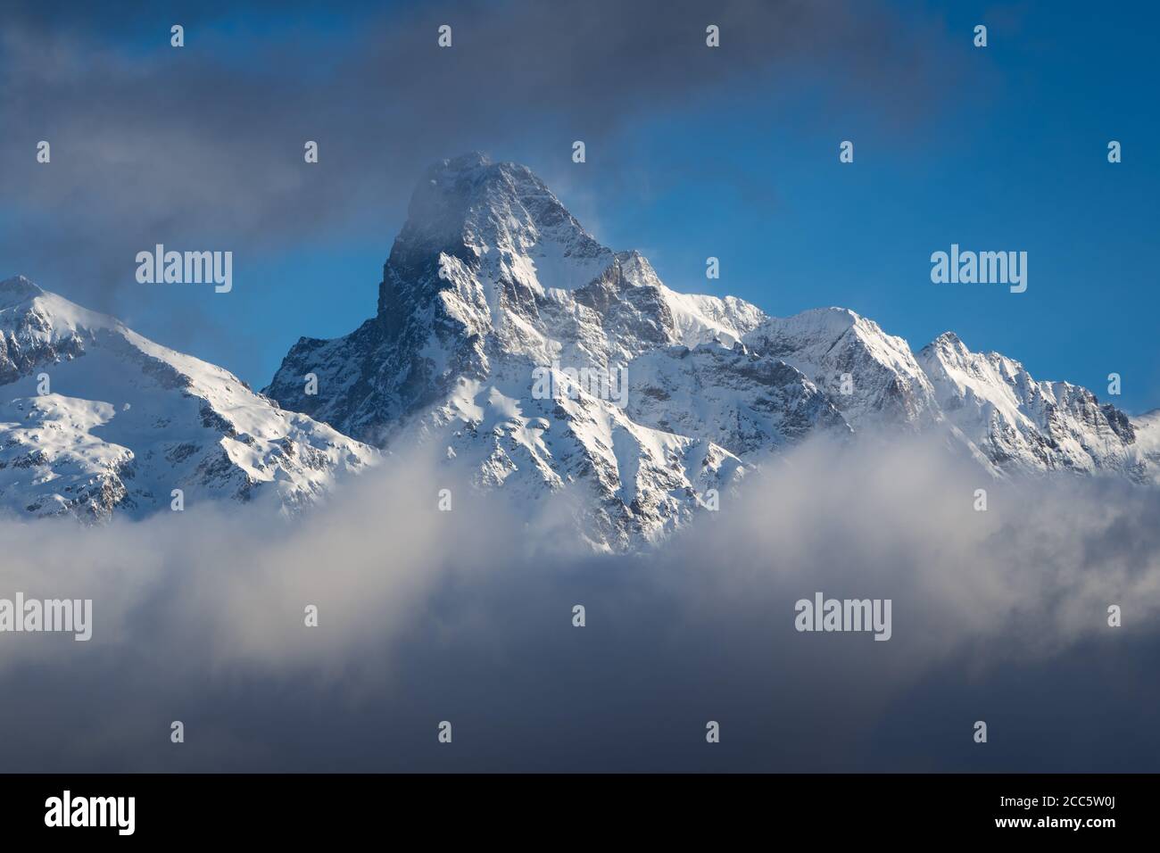 Il picco Olan in inverno nel Parco Nazionale degli Ecrins. Valgaudemar Valley, Champsaur, Hautes-Alpes (05), Alpi, Francia Foto Stock