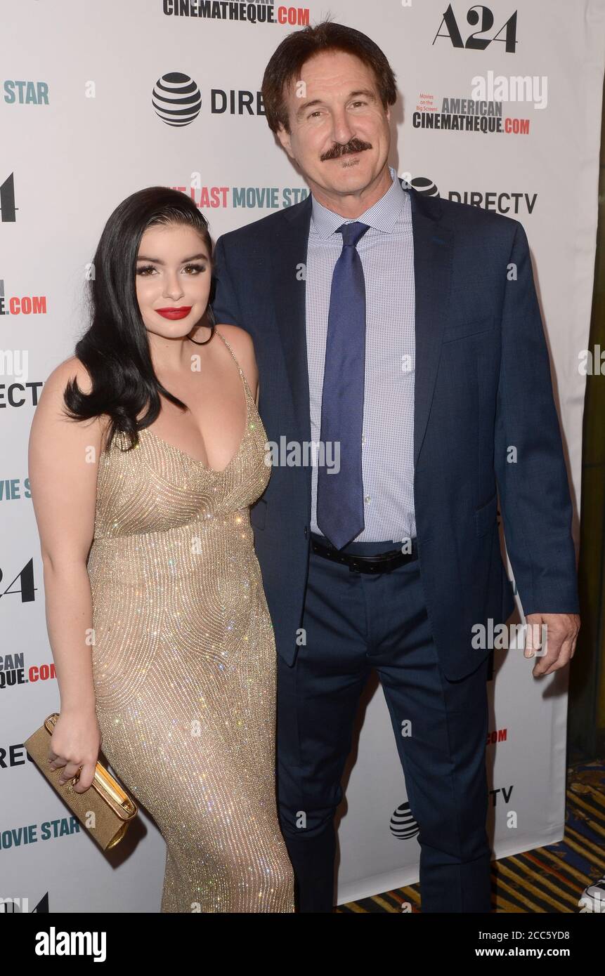 LOS ANGELES - FEBBRAIO 22: Ariel Winter, Glenn Workman al The Last Movie Star Premiere al Teatro Egiziano il 22 Febbraio 2018 a Los Angeles, CA Foto Stock