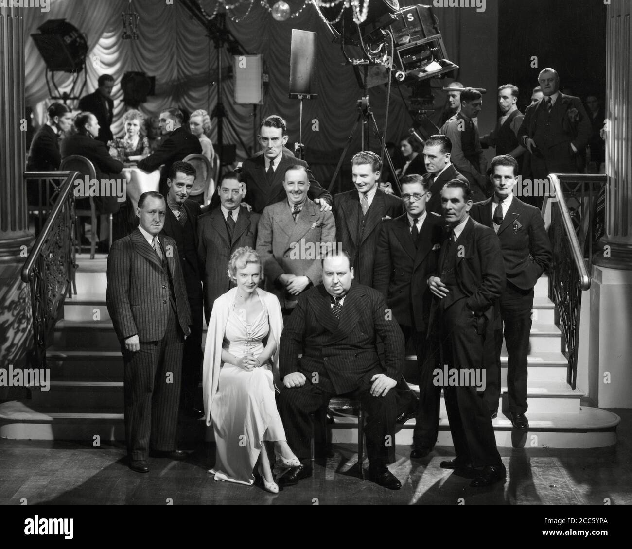 Alfred Hitchcock e cast, 'The Thirty-Nine Steps' (1935)Gaumont file Reference n. 34000-281THA Foto Stock