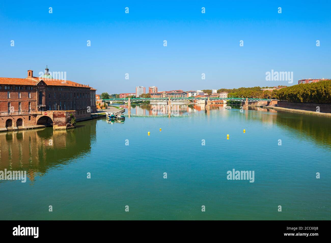 Il Pont Neuf o il nuovo ponte è un sedicesimo secolo ponte attraverso il fiume Garonne nella città di Tolosa nel sud della Francia Foto Stock