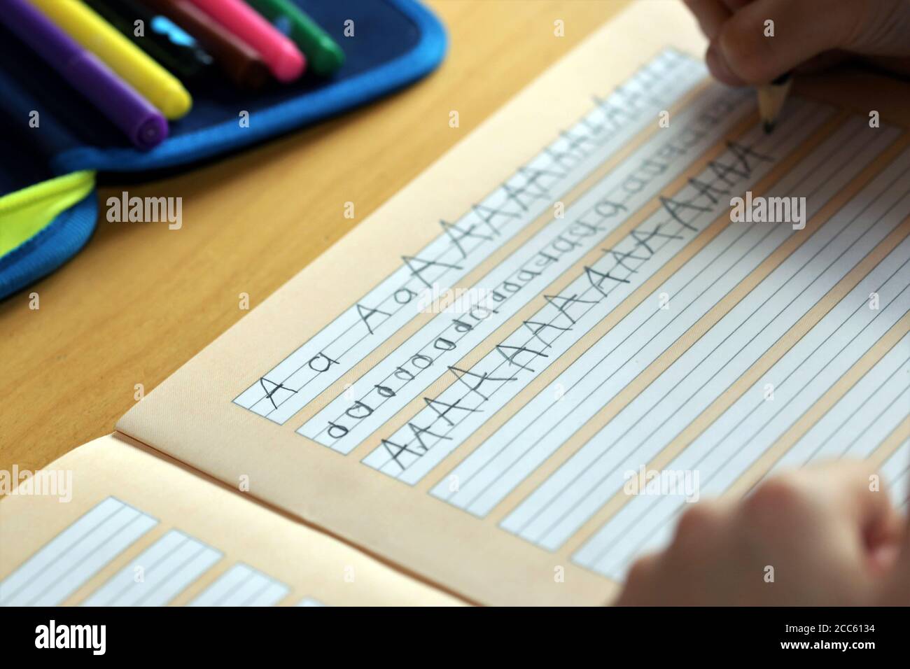 Immagine del simbolo: Il primo livellatore apprende la scrittura Foto Stock