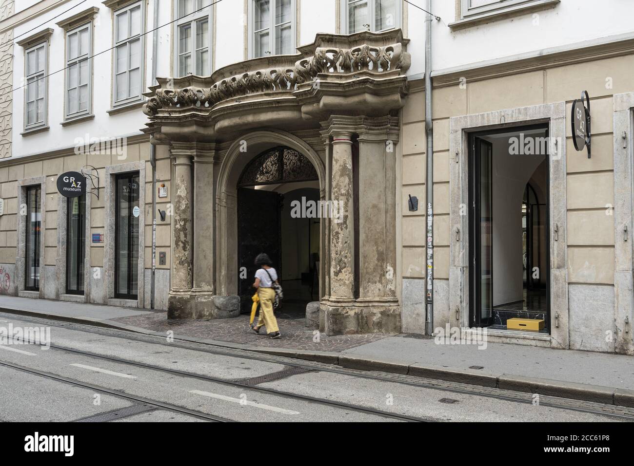 Graz, Austria. Agosto 2020. Vista esterna dell'edificio del Museo Graz nel centro della città Foto Stock