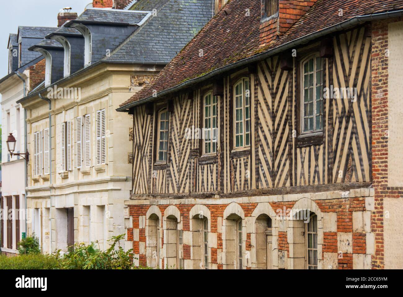 Vecchia casa a graticcio, tipico stile della Normandia, le Bec Hellouin, Francia Foto Stock