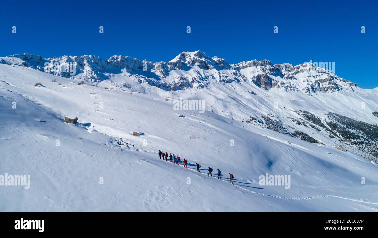 passeggia tra le alte montagne e i paesaggi spettacolari Foto Stock