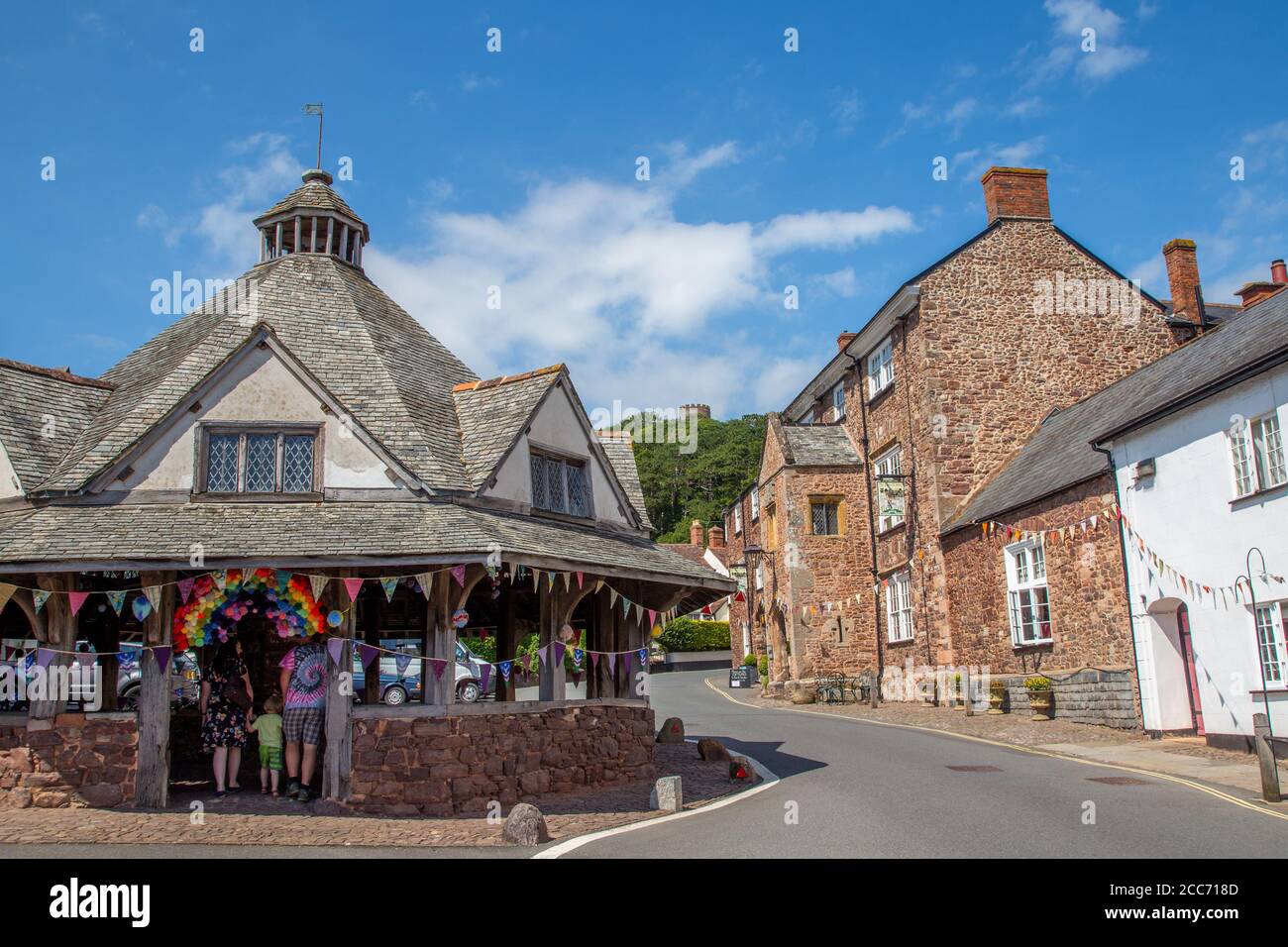 Mercato del filato storico nel villaggio di Dunster, Exmoor National Park, Somerset, Inghilterra Foto Stock