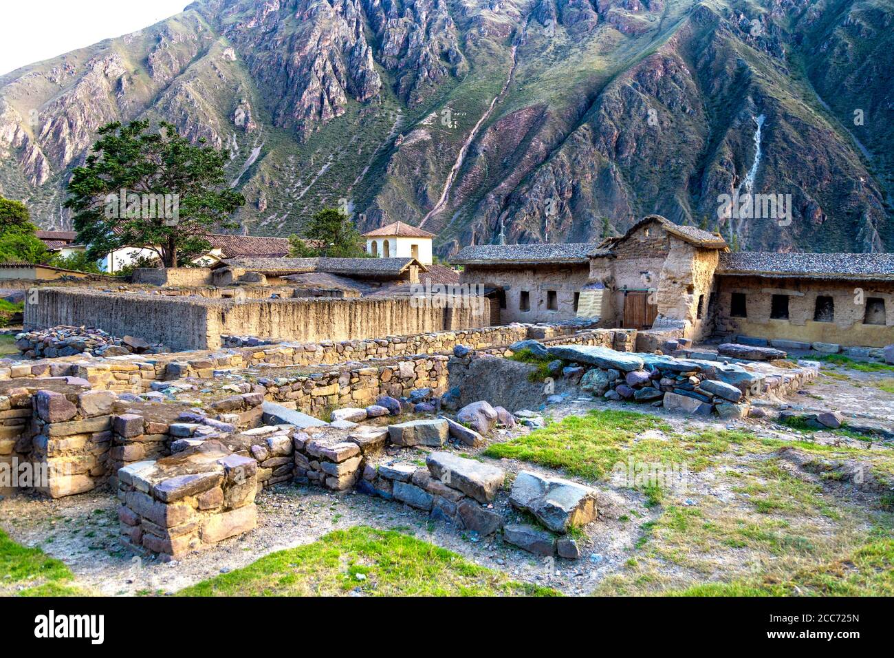 Rovine dell'antica tenuta reale Inca dell'imperatore Pachacuti, Ollantaytambo, Valle Sacra, Perù Foto Stock