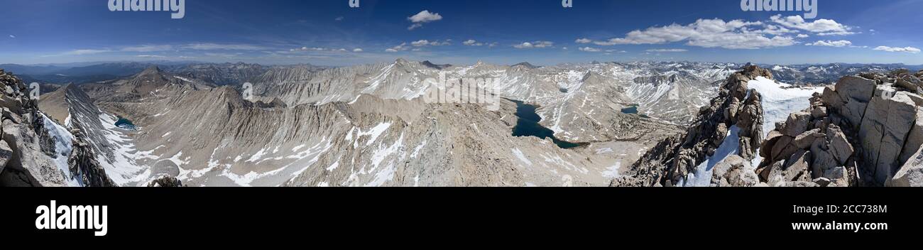 Panorama a 360 gradi dalla cima del Monte Hilgard in Sierra Nevada Montagne della California Foto Stock