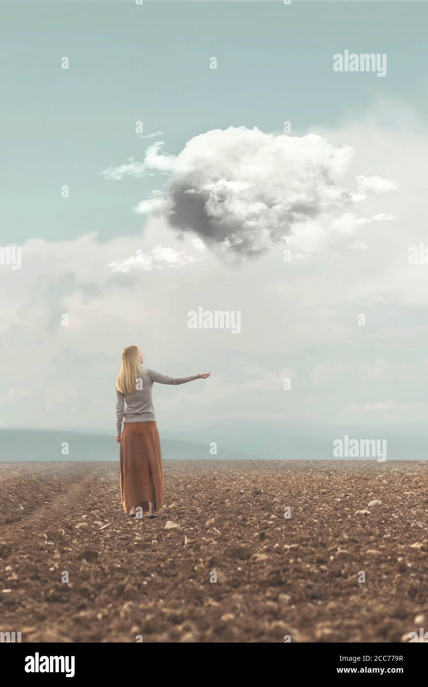 delicata nube che segue la donna con insistenza Foto Stock