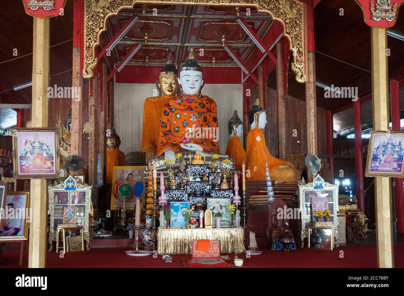 All'interno di Wat Hua Wiang, un tempio buddista di Mae Hong Son, nel nord della Thailandia Foto Stock