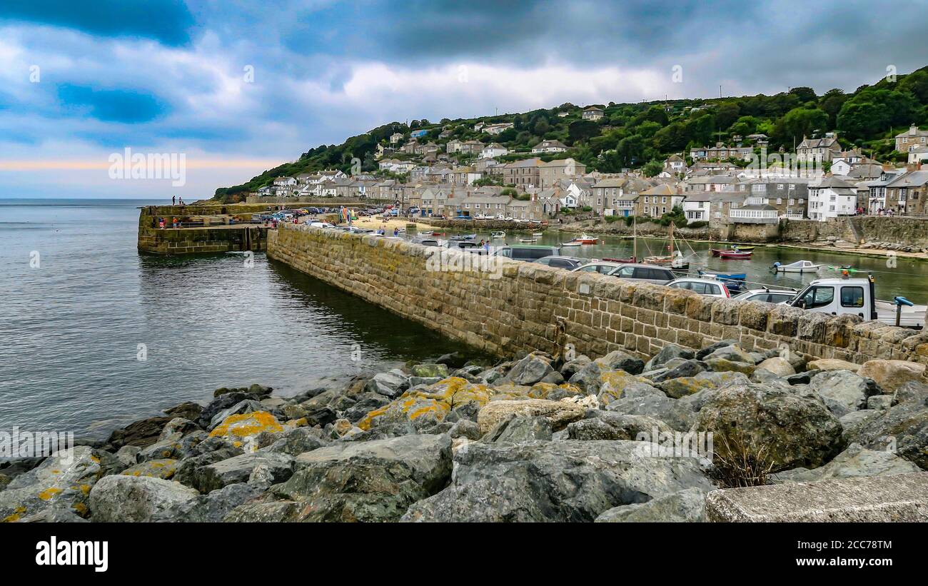 Il villaggio di pescatori di Mousehole in Cornovaglia, Regno Unito Foto Stock