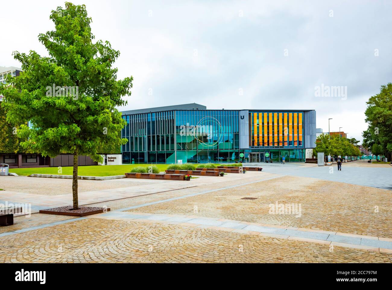 Teesside University Middlesbrough Student Life Building che offre una varietà di zone di apprendimento flessibili e un bar a fine estate prima studenti ariv Foto Stock