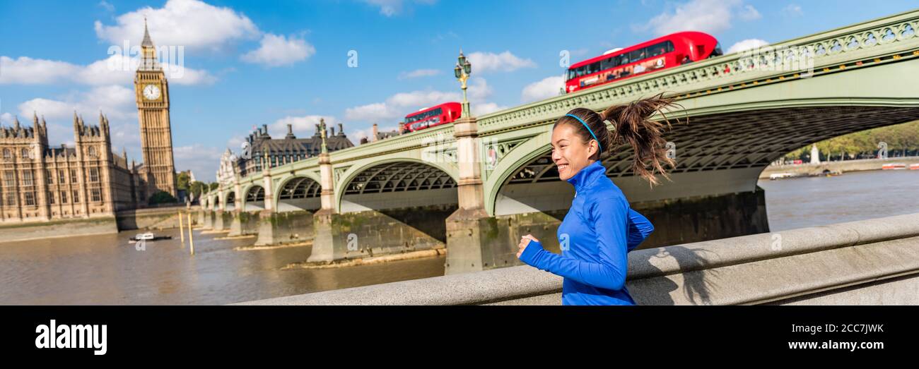 Londra città stile di vita donna sport corsa vicino Big ben. Addestramento di jogging di ragazza asiatica al ponte di Westminster con autobus rosso a due piani. Fitness Foto Stock