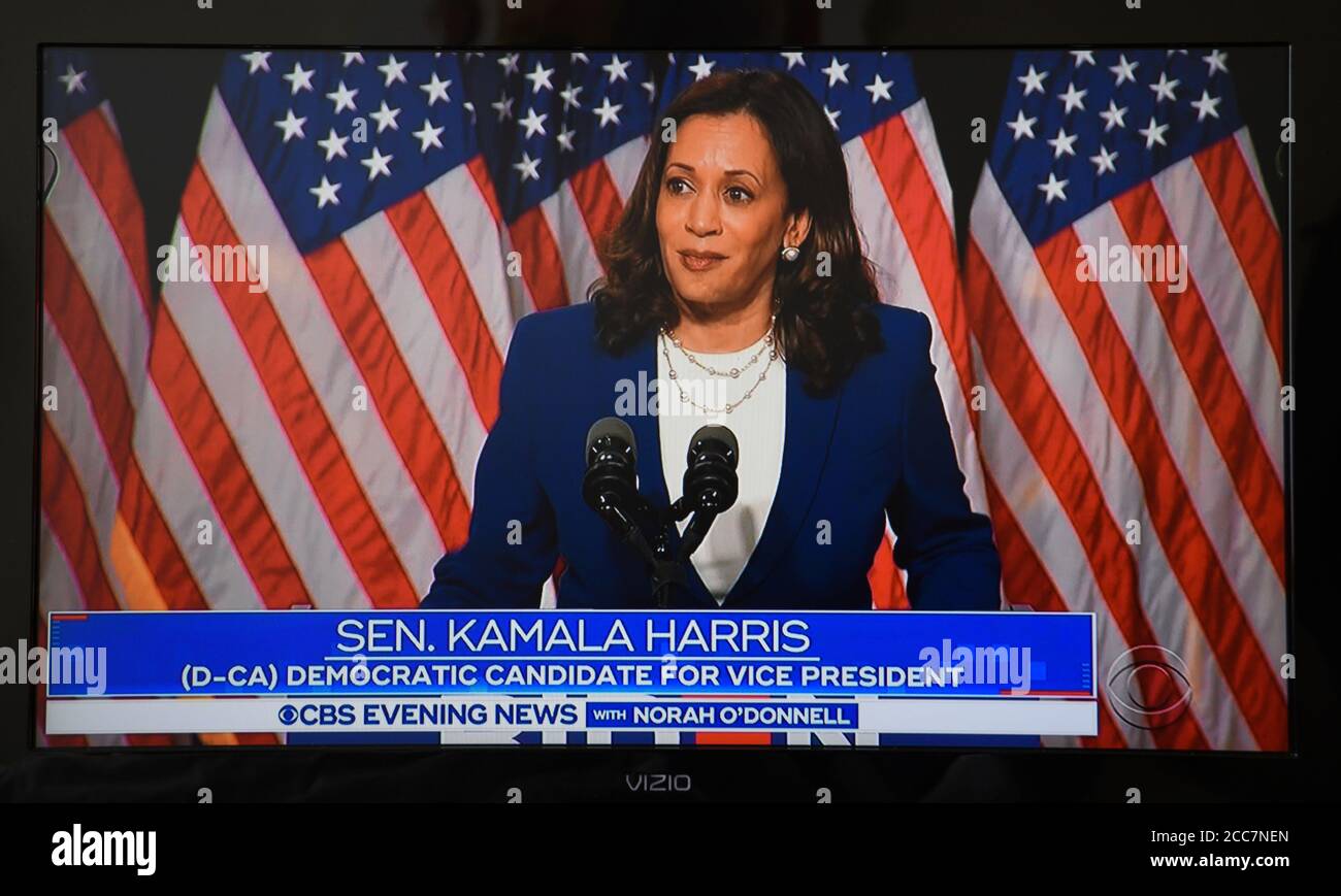 Un'immagine televisiva della copertura della CNN di Joe Biden e Kamala Harris poco dopo che hanno iniziato la loro campagna elettorale congiunta del 2020. Foto Stock