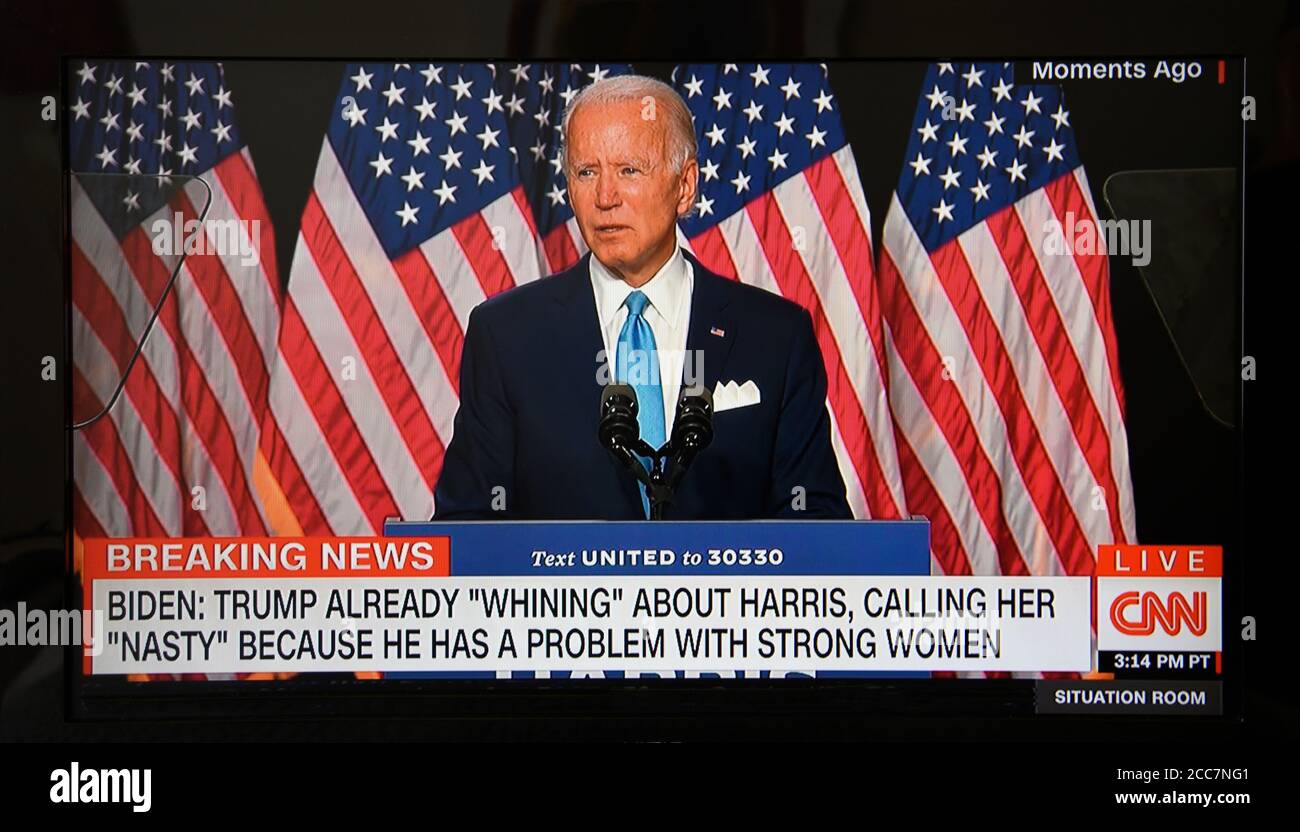 Un'immagine televisiva della copertura della CNN di Joe Biden e Kamala Harris poco dopo che hanno iniziato la loro campagna elettorale congiunta del 2020. Foto Stock