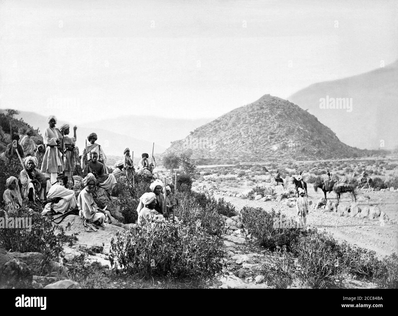 Afghanistan: 'Kohat Pass', fotografia di John Burke (1843-1900), c.. 1878-1880. La seconda guerra anglo-afghana fu condotta tra il Raj britannico e l'Emirato dell'Afghanistan dal 1878 al 1880. A seguito del Grande gioco tra Gran Bretagna e Russia, il conflitto è stato istigato da quest'ultima inviando una missione diplomatica non invitata a Kabul, nonostante i desideri e le proteste di Sher Ali Khan, l'Amir dell'Afghanistan. Foto Stock