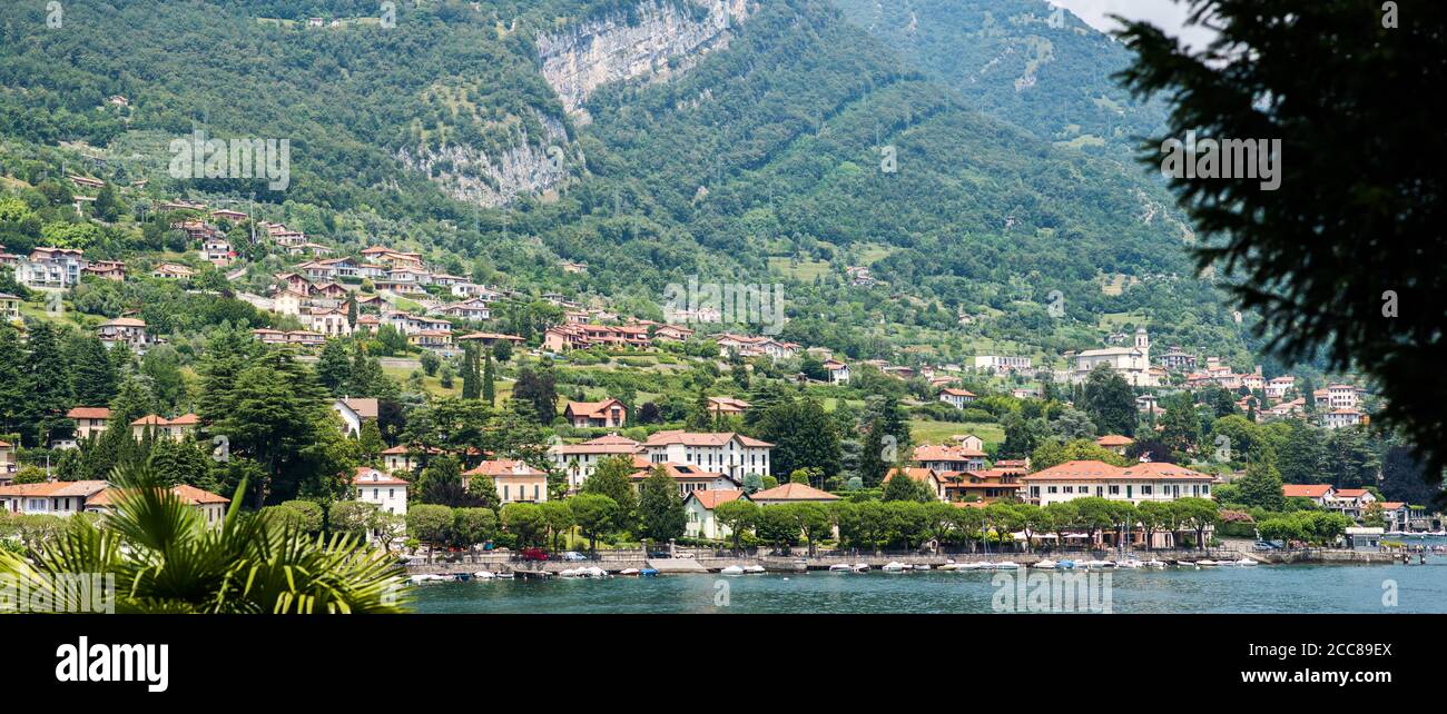 Città vecchia di Lenno sul lago di Como. Lombardia. Italia. Pittoresco paesaggio italiano. Panorama mozzafiato con montagne e foresta. Foto Stock