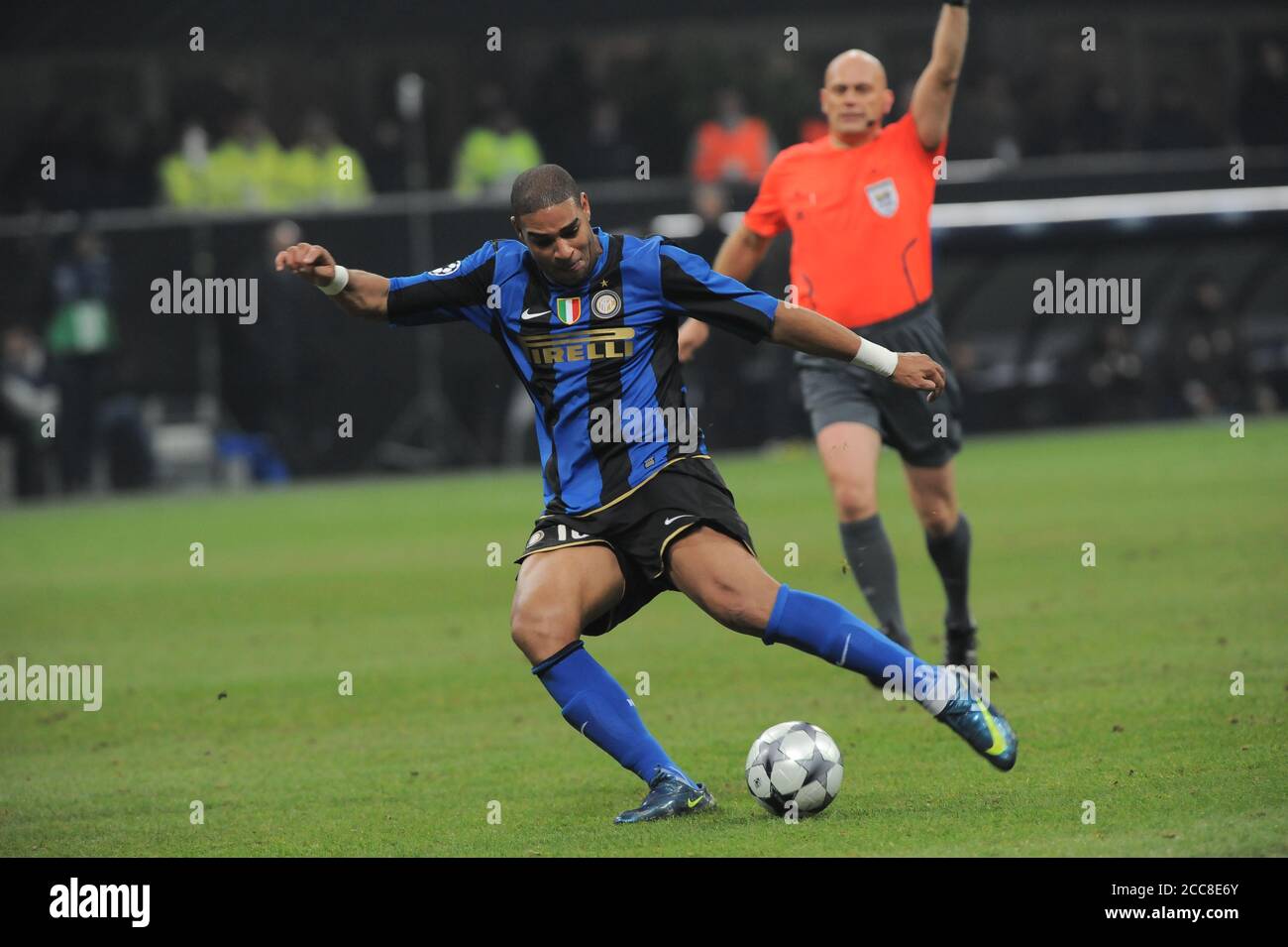 Milano Italia, 26 novembre 2008,' G.Meazza' Stadium, UEFA Champions League 2008/2009, FC Inter - AO Panathinaikos : Adriano in azione durante la partita Foto Stock