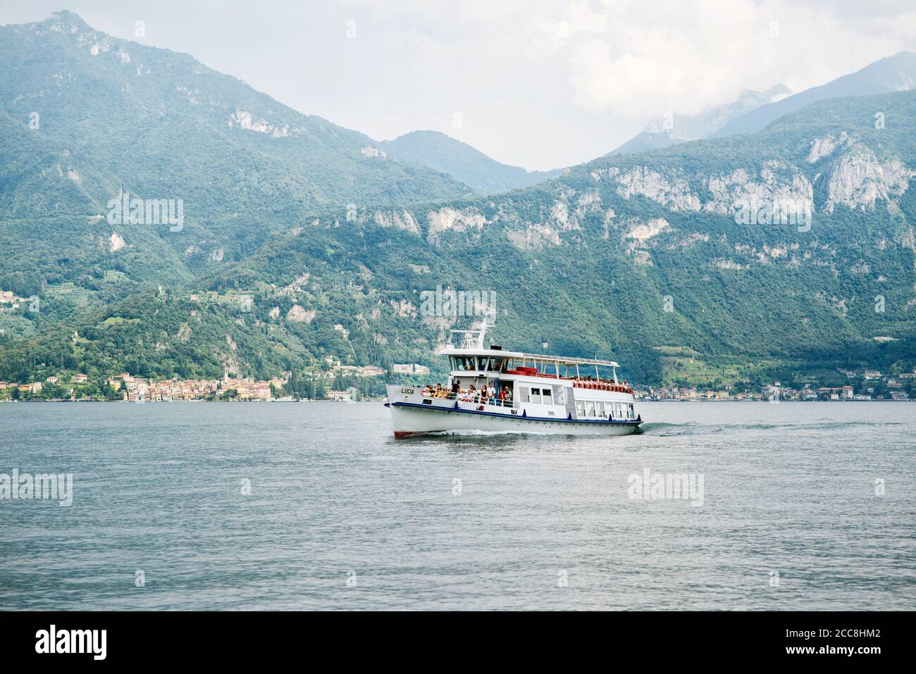 Lago di Como. Italia - 18 luglio 2019: Traghetto sul Lago di Como (Lago di Como) Italia, Europa. Foto Stock