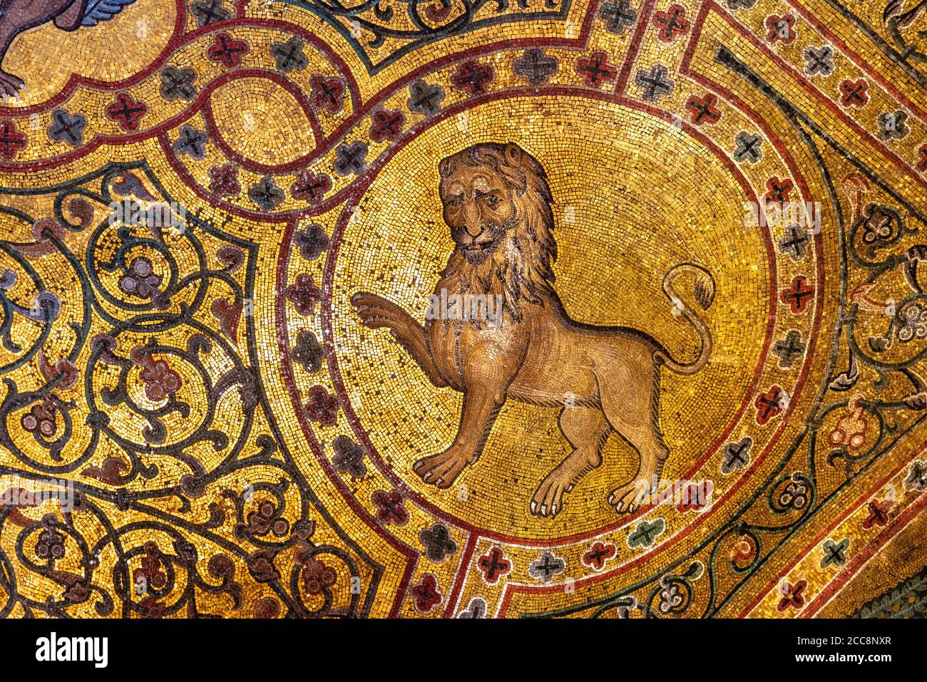 Mosaici del XII secolo decorano l'interno della Sala di Ruggero, Sala di Ruggero II, nel Palazzo dei Normanni, Palermo Centrale. Sicilia. Foto Stock