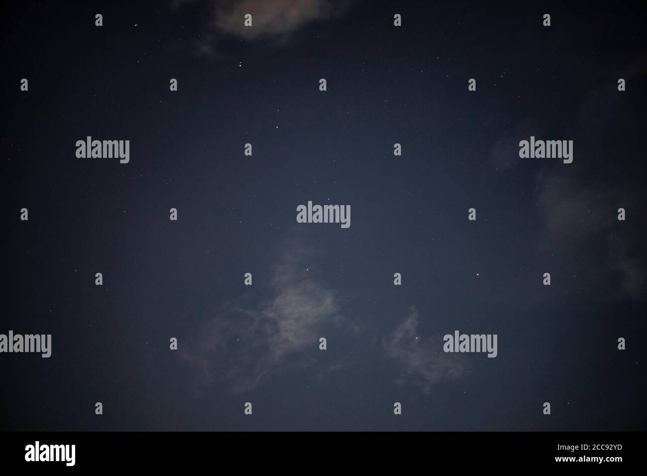 Grande dipper o ursa maior costellazione nel cielo blu. Foto Stock