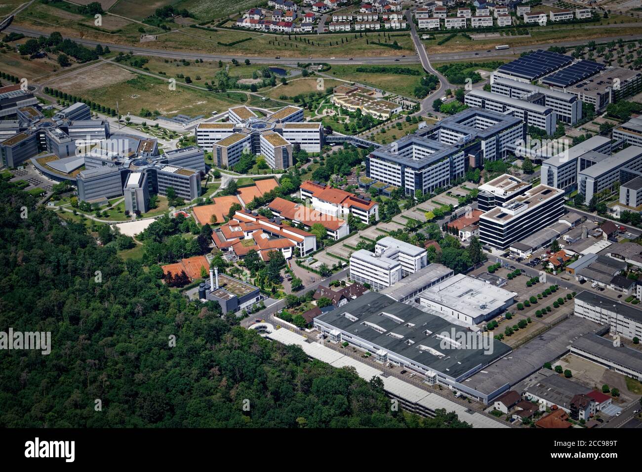 La società di software SAP di Walldorf è la sua città con tutti gli uffici. Foto Stock