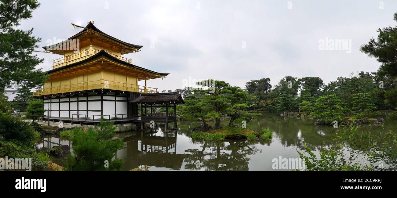 Tempio storico di Kinkaku-ji a Kyoto, Giappone Foto Stock