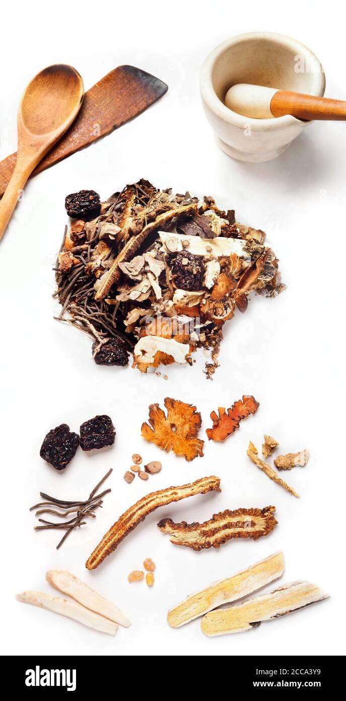 Ingredienti cinesi di medicina di erbe, omeopatia di erbe, una gamma variegata di ingredienti naturali emplyed per la cura di vari ailments, Foto Stock