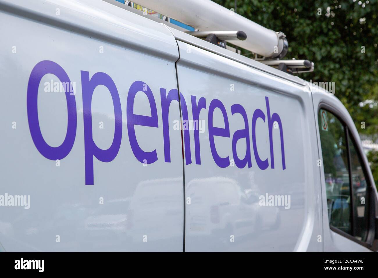Il lato di un furgone BT openREACH che mostra il logo Foto Stock
