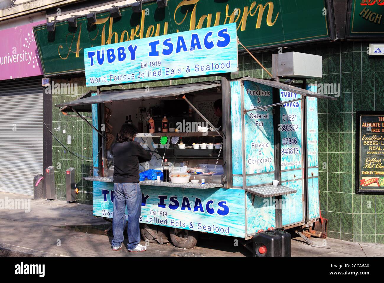 Londra, Regno Unito, 23 ottobre 2011 : Tubby Isaacs geled anguille frutti di mare commercio al dettaglio stallo mercato in Petticoat Lane Spitafields che è un viaggio popolare Foto Stock