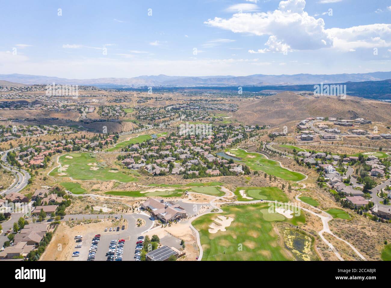 RENO, NEVADA, STATI UNITI - 11 agosto 2020: Il Somersett Country Club and Golf Course, costruito intorno ad un campo da golf a 18 buche nella comunità pianificata. Foto Stock