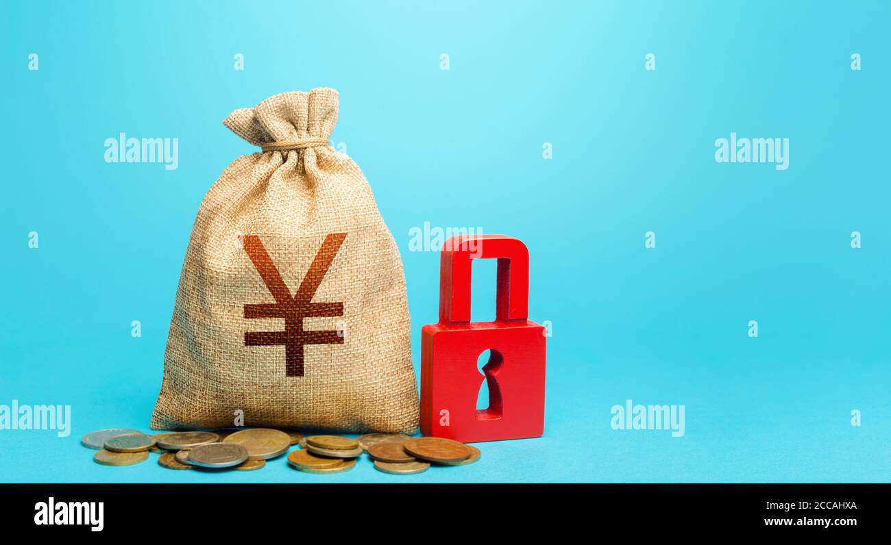 Yen Yuan borsa di denaro e lucchetto rosso. Blocco dei conti bancari e sequestro di attività. Stretto controllo del governo sul sistema finanziario. Congelamento della pensione Foto Stock