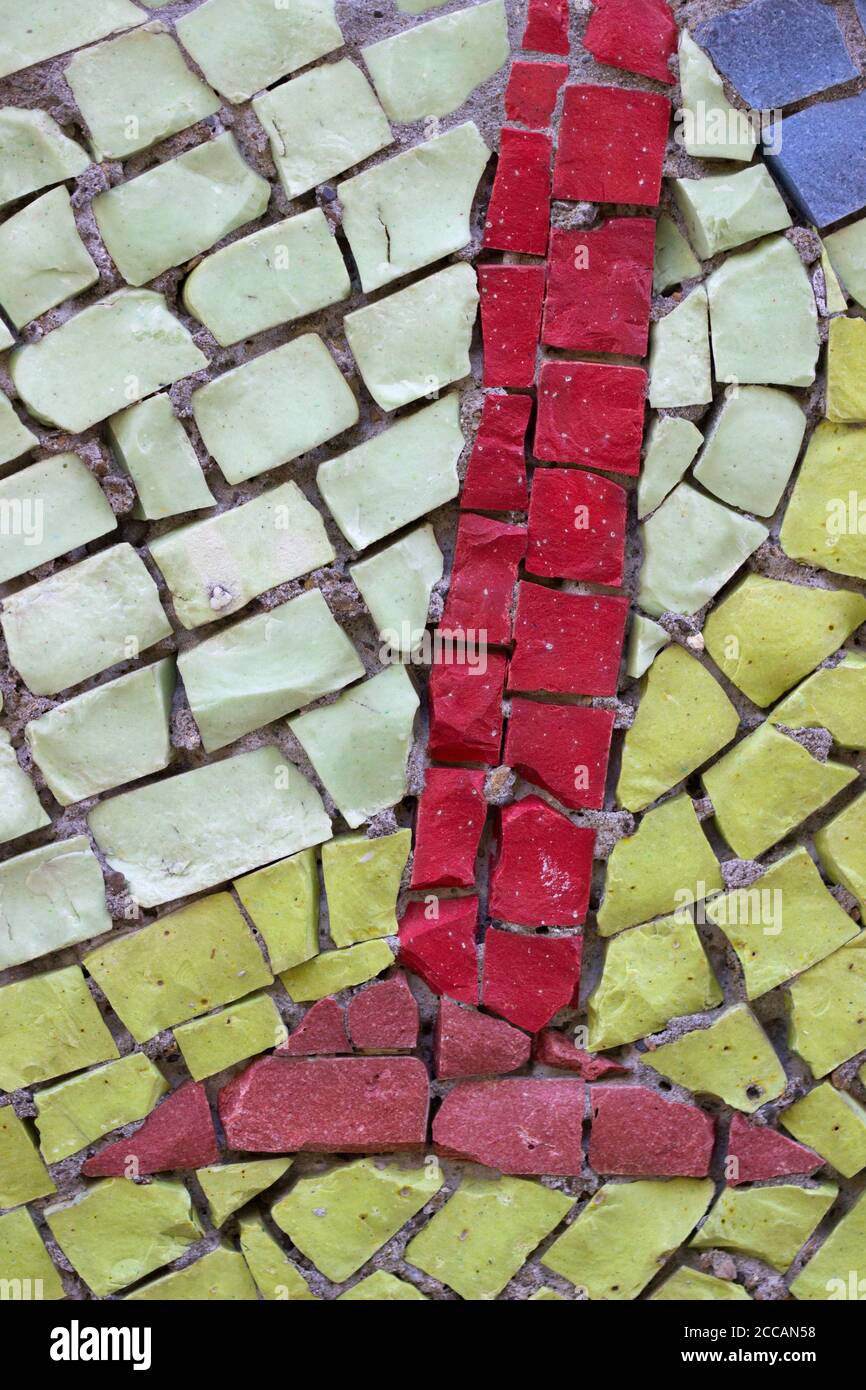 Un frammento di un mosaico di smalt multicolore del periodo sovietico. Foto Stock