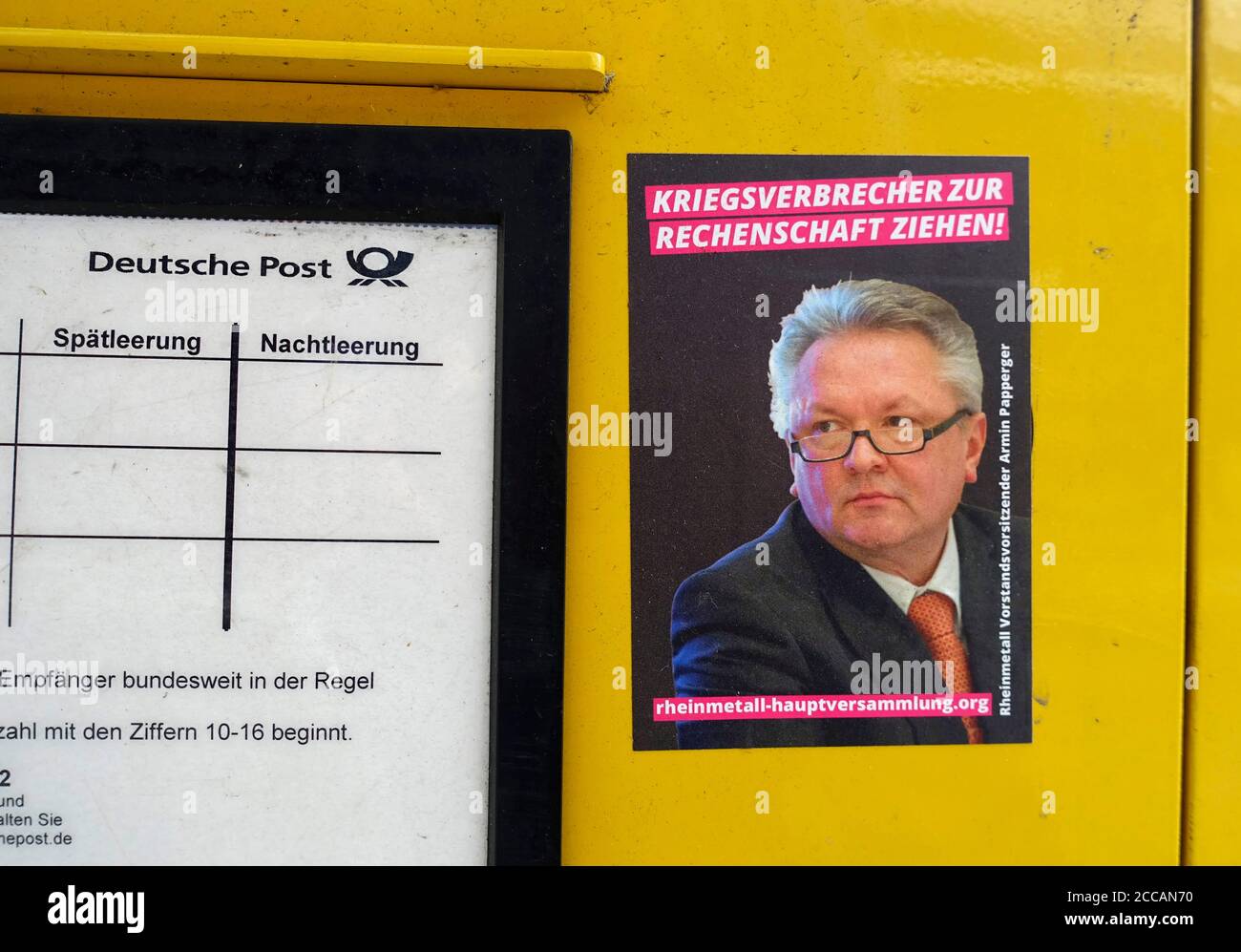 Portate i criminali di guerra alla giustizia, Armin Papperger del Rheinmetall a Berlino Foto Stock
