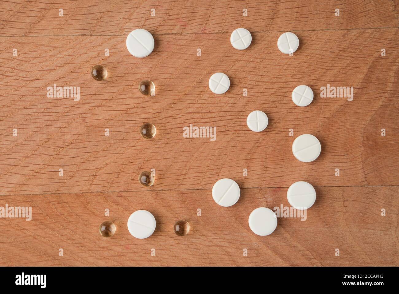 Numero diciannove, a partire da compresse di varie forme una tavola di legno Foto Stock