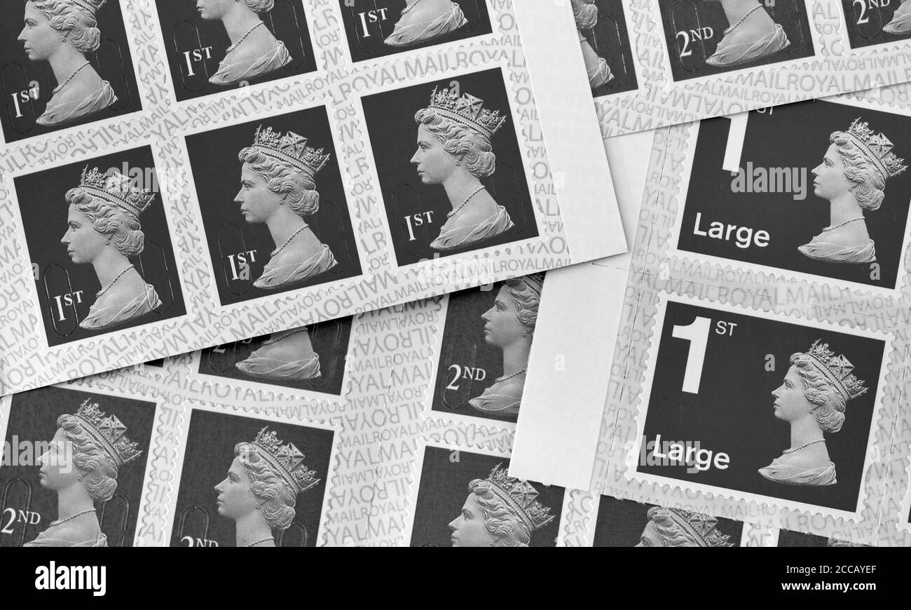 Francobolli autoadesivi di prima e seconda classe Royal Mail Foto Stock