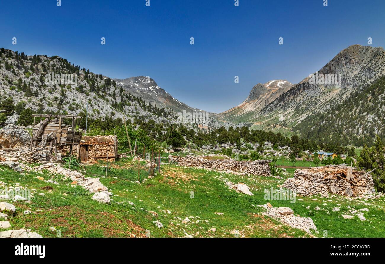 L'altopiano di Taşeli, nell'Anatolia meridionale, è come un pezzo di terra dove si abbracciano pietre, acqua e piante. Foto Stock