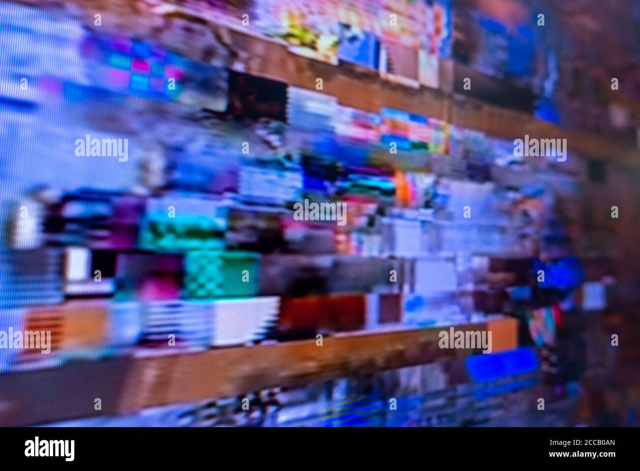 Primo piano di uno schermo TV con pixel Foto Stock