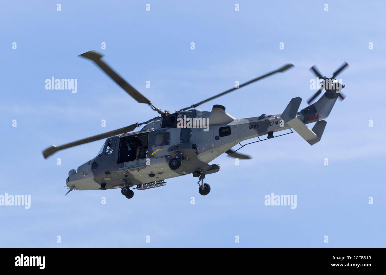 Passo basso dell'esercito Augusta Westland Wildcat su Beachy Head, Regno Unito Foto Stock