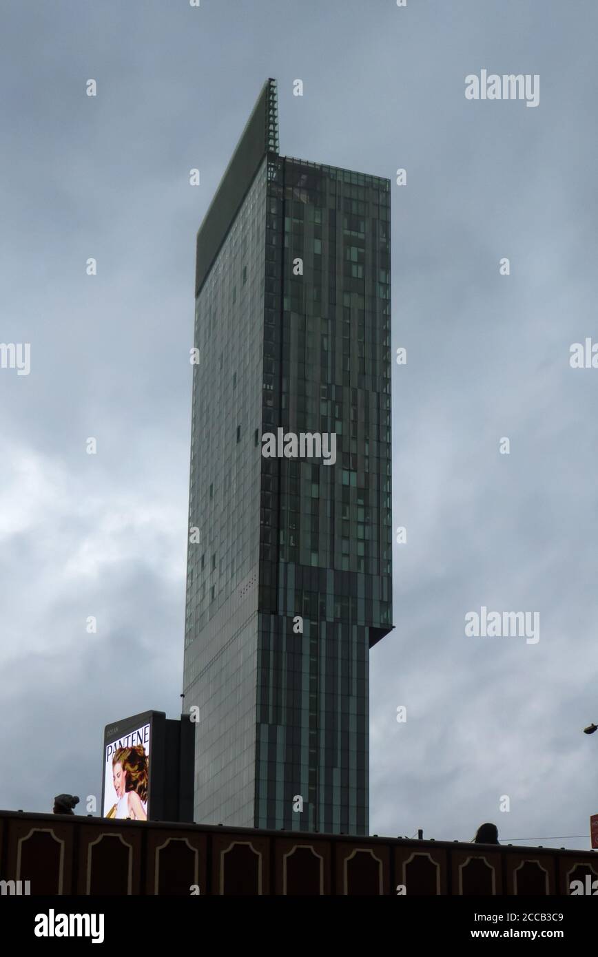 Beetham Tower (conosciuta anche come Hilton Tower), un caratteristico grattacielo a 47 piani ad uso misto a Manchester, Inghilterra Foto Stock
