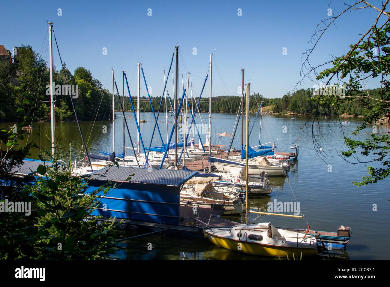 Molo delle barche, Kamptal-Seenweg 620, escursioni nei pressi del lago artificiale di Dobra, Waldviertel, Austria Foto Stock