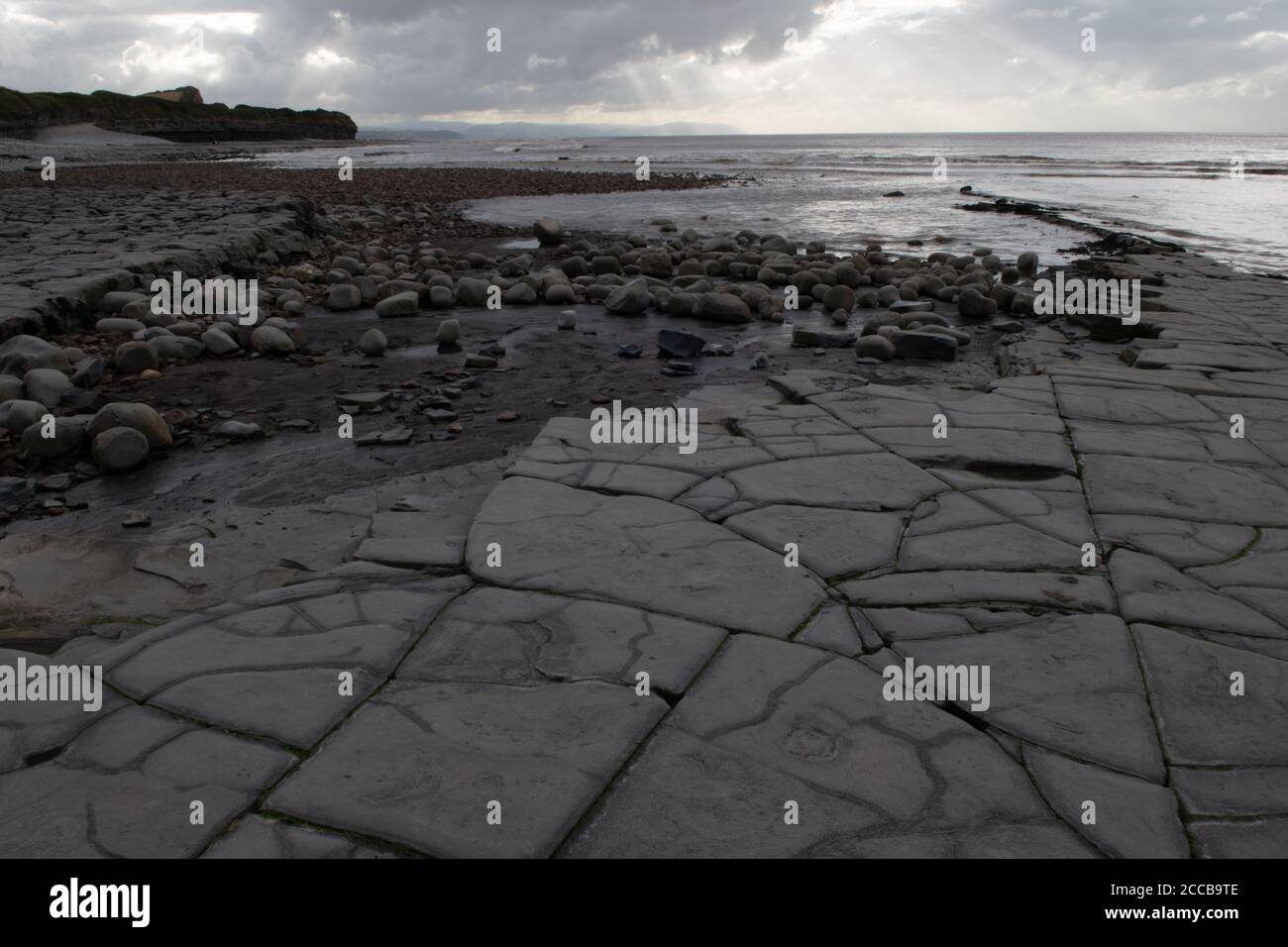 Formazioni geologiche su Kilve Beach, Somerset, Regno Unito Foto Stock