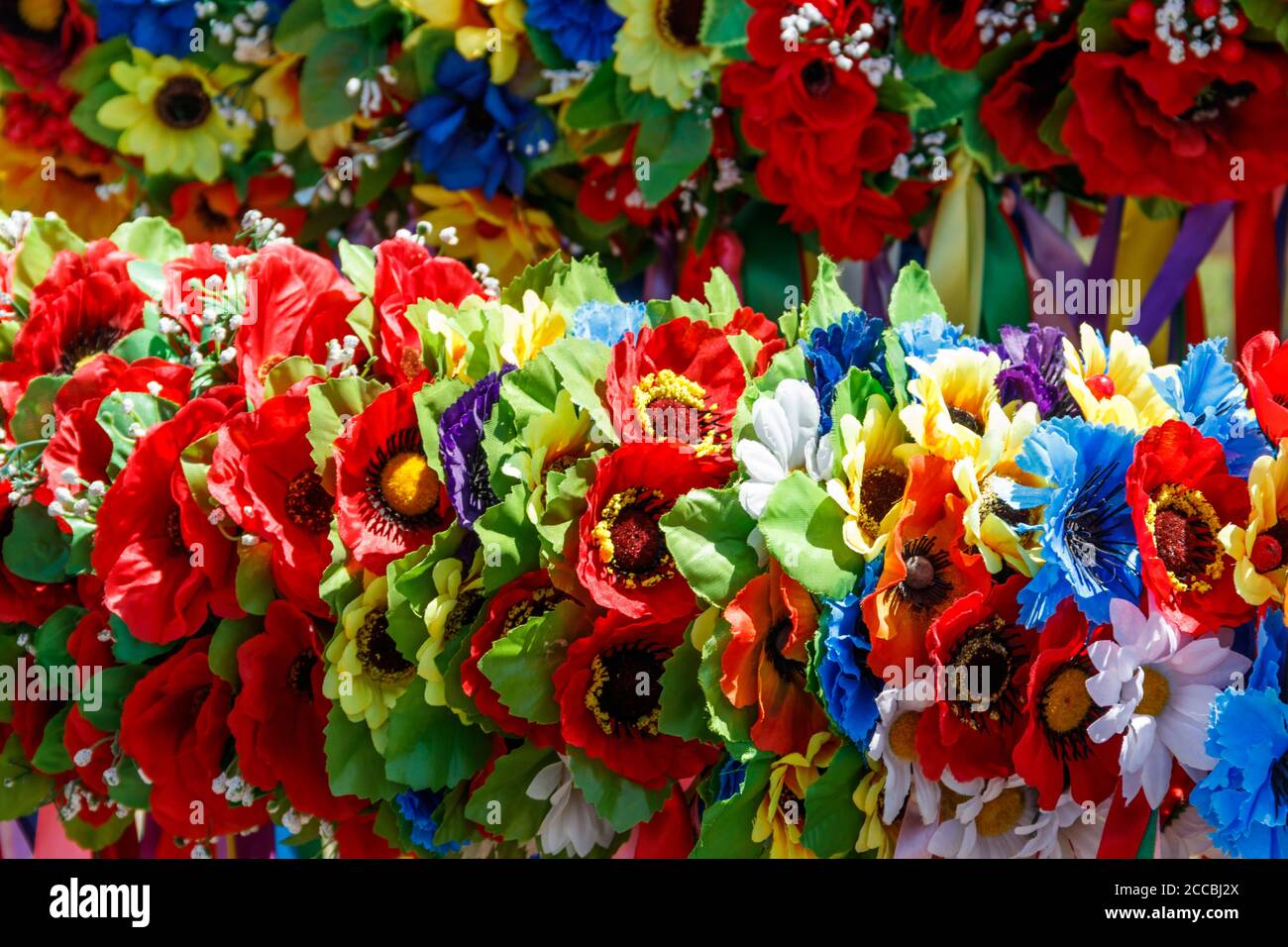 Diversi cerchi per capelli con fiori in stile ucraino Foto Stock
